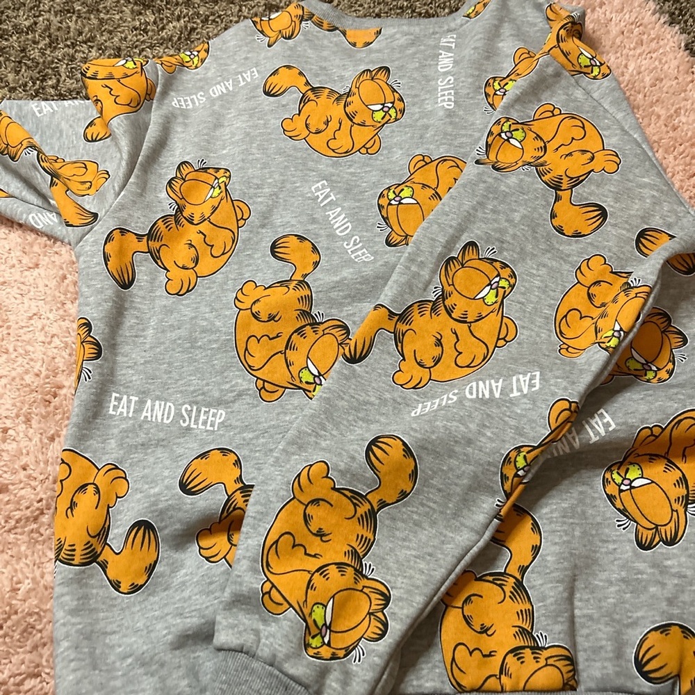 Garfield sweatshirt